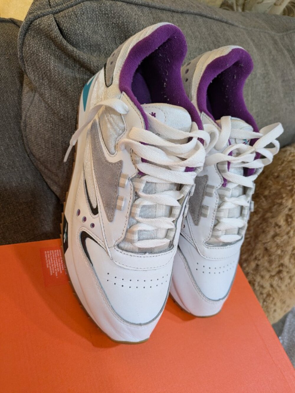 Reebok Women's Classic Leather ATI 90s White Teal Sneakers Siz 9US Great Conditi
